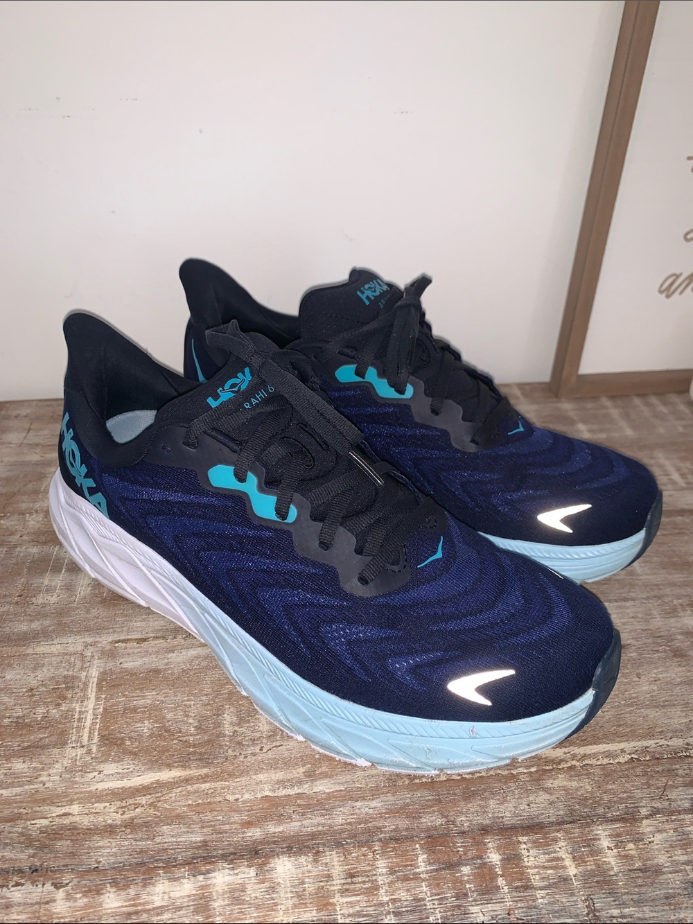 Hoka ARAHI 6 Navy Running Shoes with Teal Accents